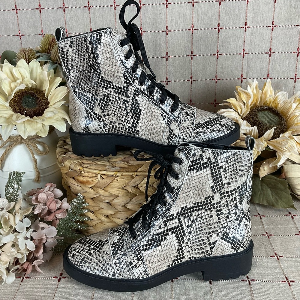 Linea Paolo “Trinity” Snakeskin Embossed Leather Combat Boots Lace Up & Zip Sz 5 - Picture 1 of 5